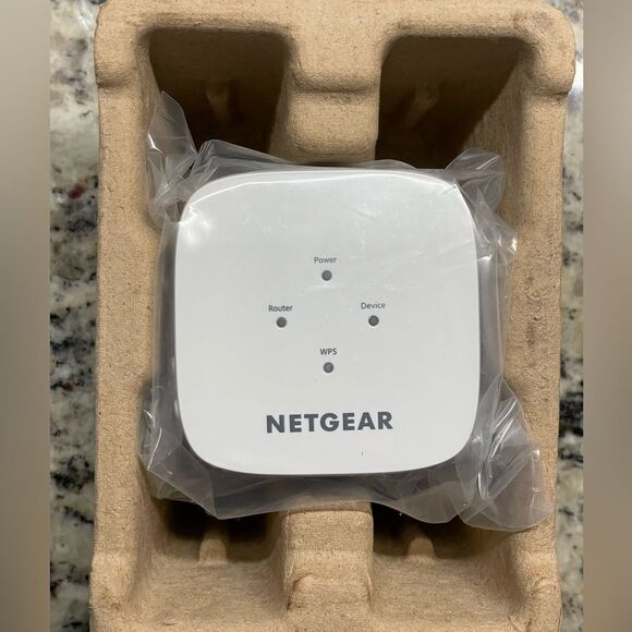 NETGEAR White WiFi Range Extender - Picture 6 of 15